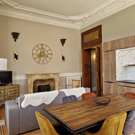 De Standing Au Chateau Avec Jardin Privatif - Fr-1-165b-18 Jausiers