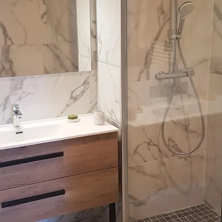 Magnifique T4 De Standing Rénové Avec Terrasse Et Jardin, Piscine Et Sauna à - Fr-1-165b-18 Apartamento *